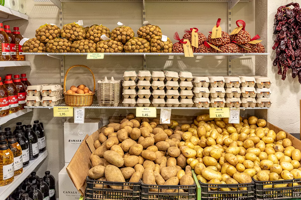 Imatge seccion amb hous i fruita seca